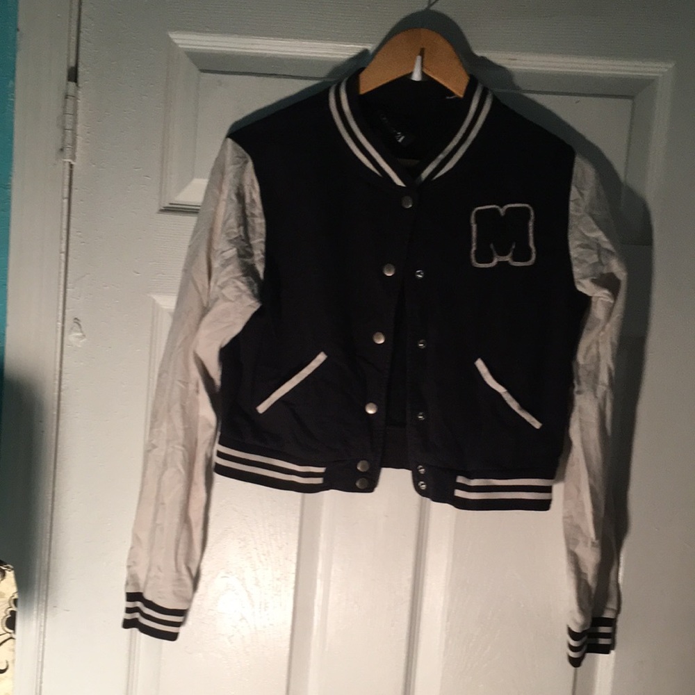 Black and white Varsity Jacket With Letter “M” Forever 21, size M